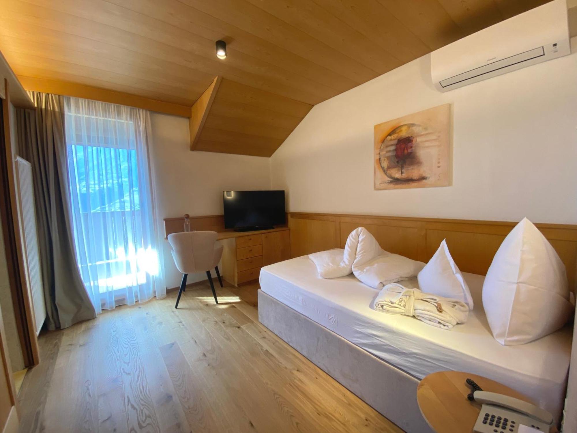 שנה Hotel Schlosswirt מראה חיצוני תמונה
